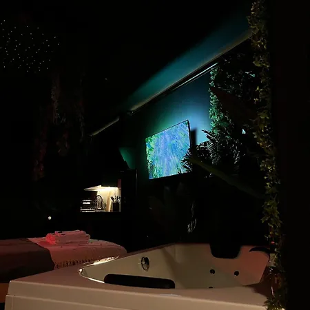 Amazonia - Starry Sky & Bath Valenciennes